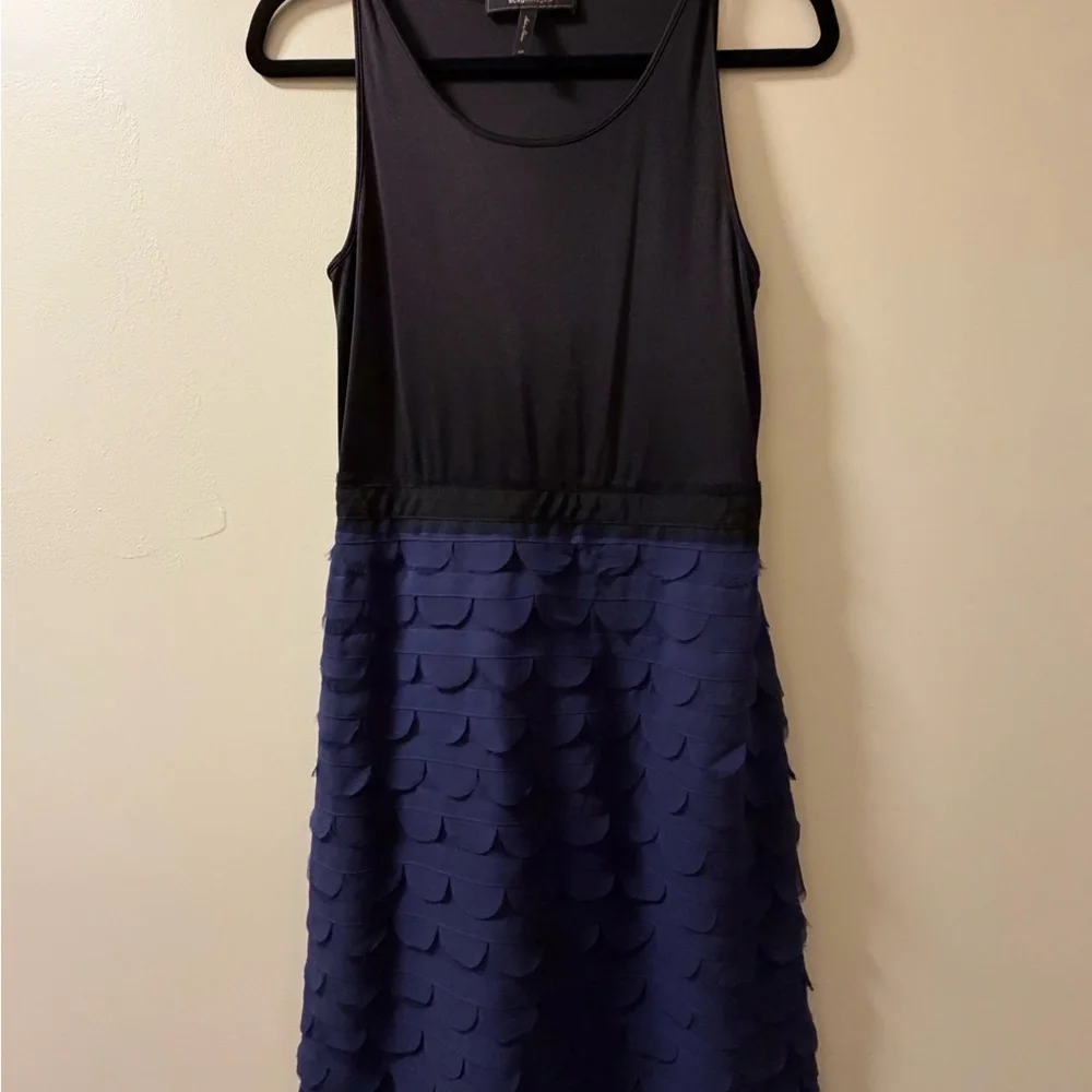 BCBGMaxAzria South‎ Pacific Silk Tiered Scalloped Dress - Picture 3 of 9